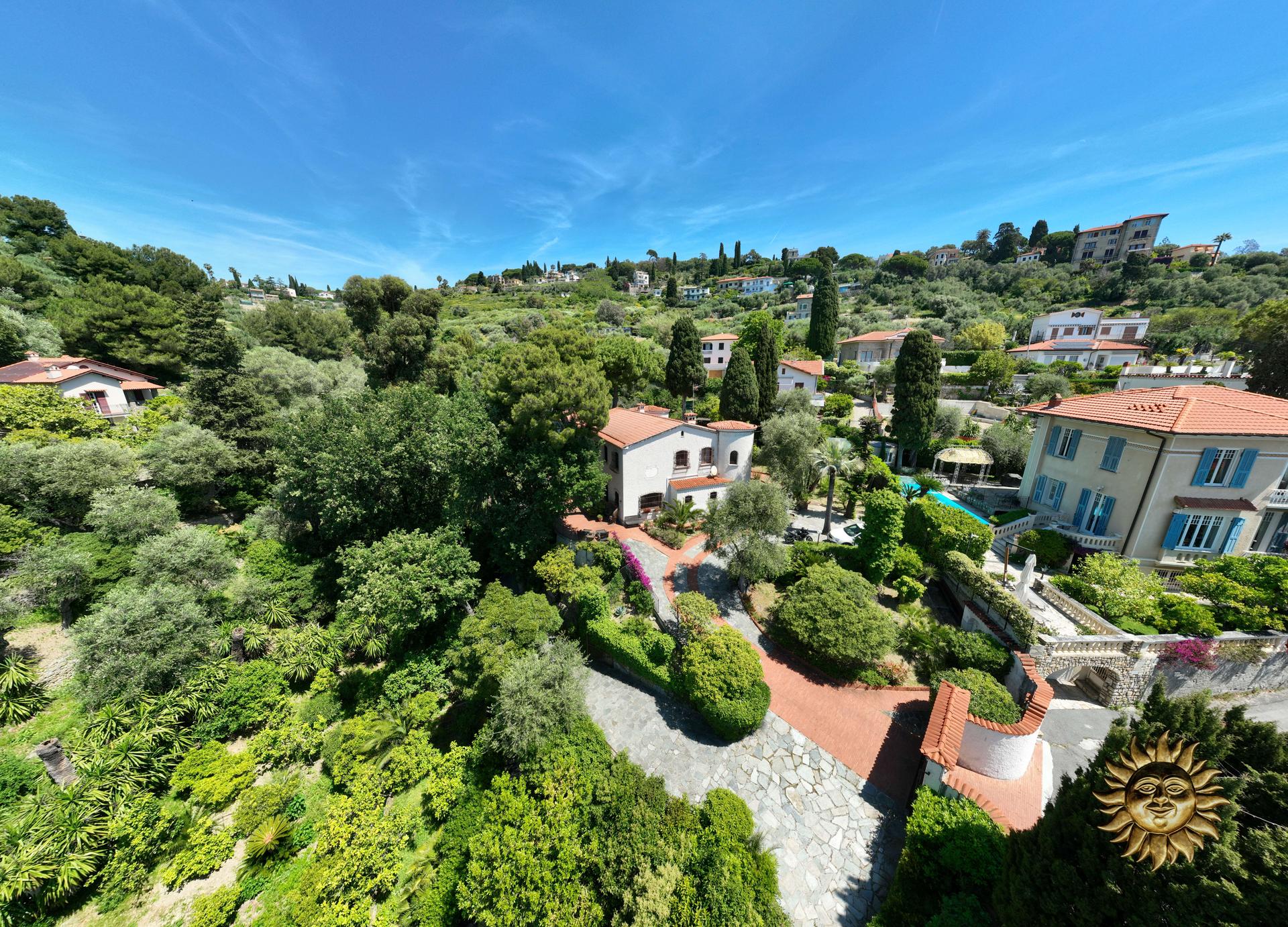 Villa unifamiliare in Via Gioberti 13, Bordighera