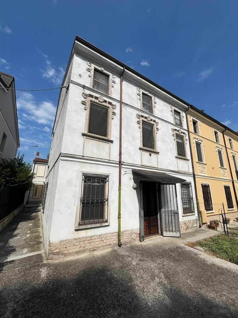 Casa indipendente, Quistello