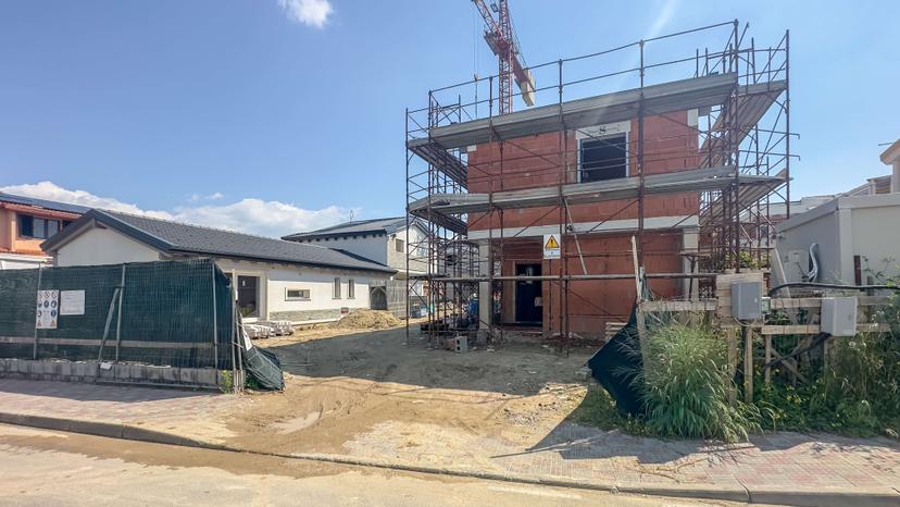 Villa bifamiliare in Via Is Corrias  Snc , Cagliari — foto 2 di 5