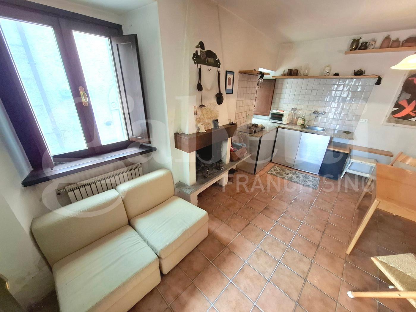 Casa indipendente in Via Orfeo Vincenzo Scoccia 5, Rocca di Mezzo