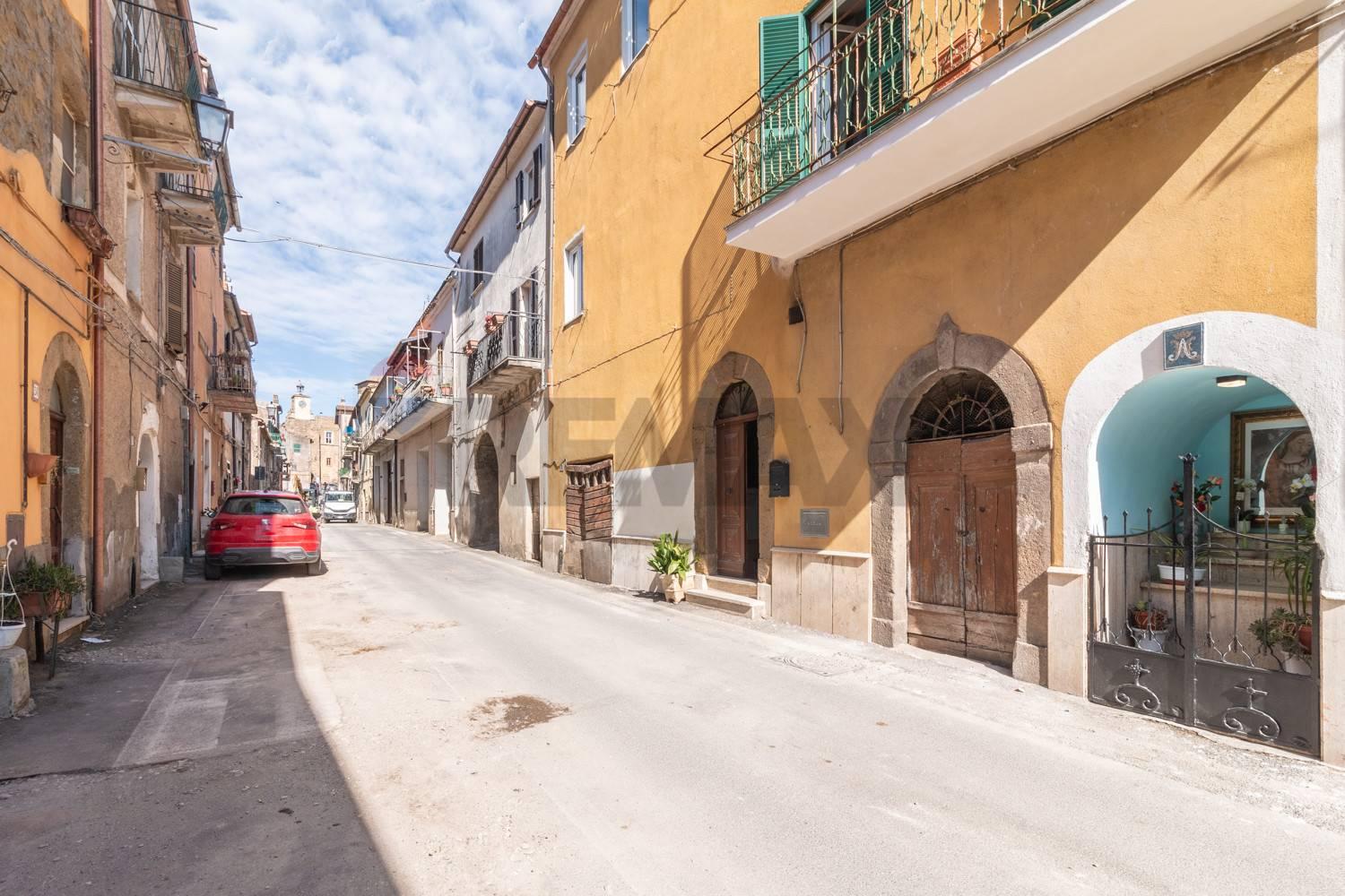 Quadrilocale in Via di Cellere 41, Ischia di Castro