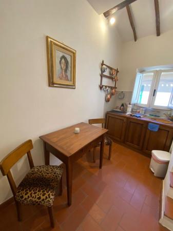 Bilocale in Via del Poggio 14, Capodimonte — foto 2 di 5