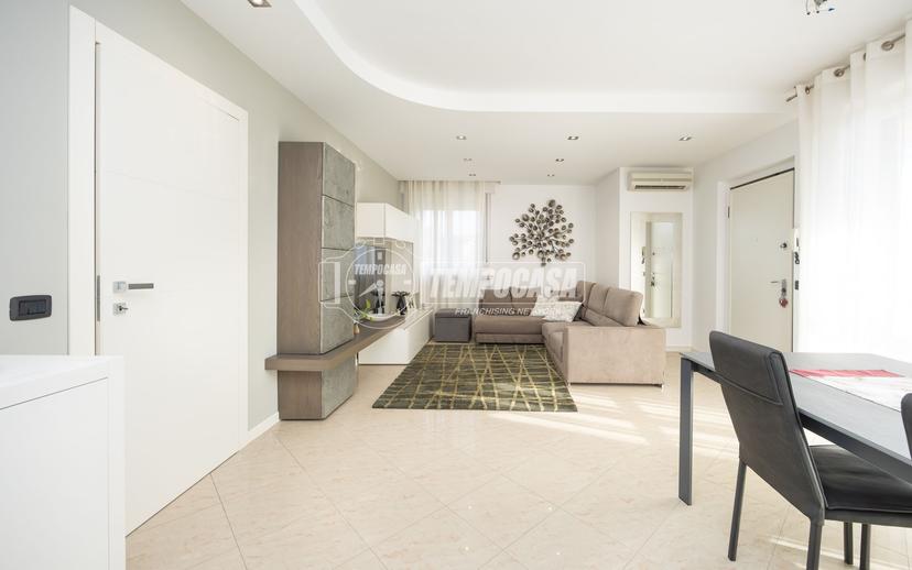 Appartamento in Via S. S. Redentore 7, Bagnatica — foto 2 di 5