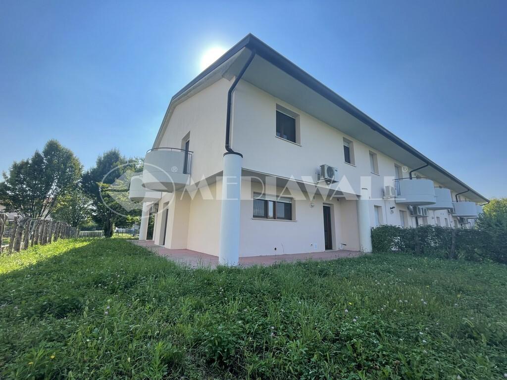 Villa a schiera, Fanna