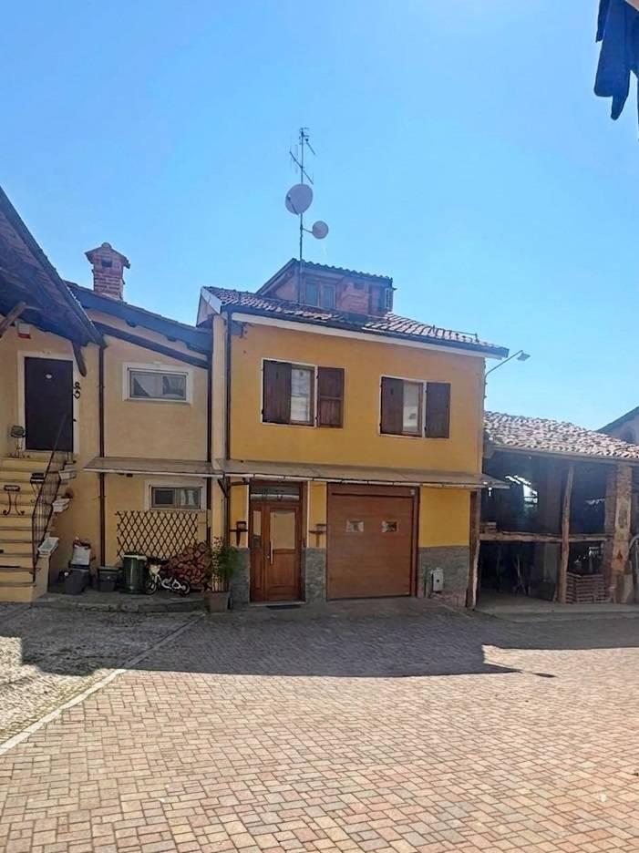 Casa indipendente in Piazza San Sebastiano 4, Monastero di Vasco