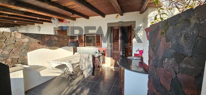 Villa a schiera in Via Giuseppe Picone Snc, Lipari — foto 2 di 5