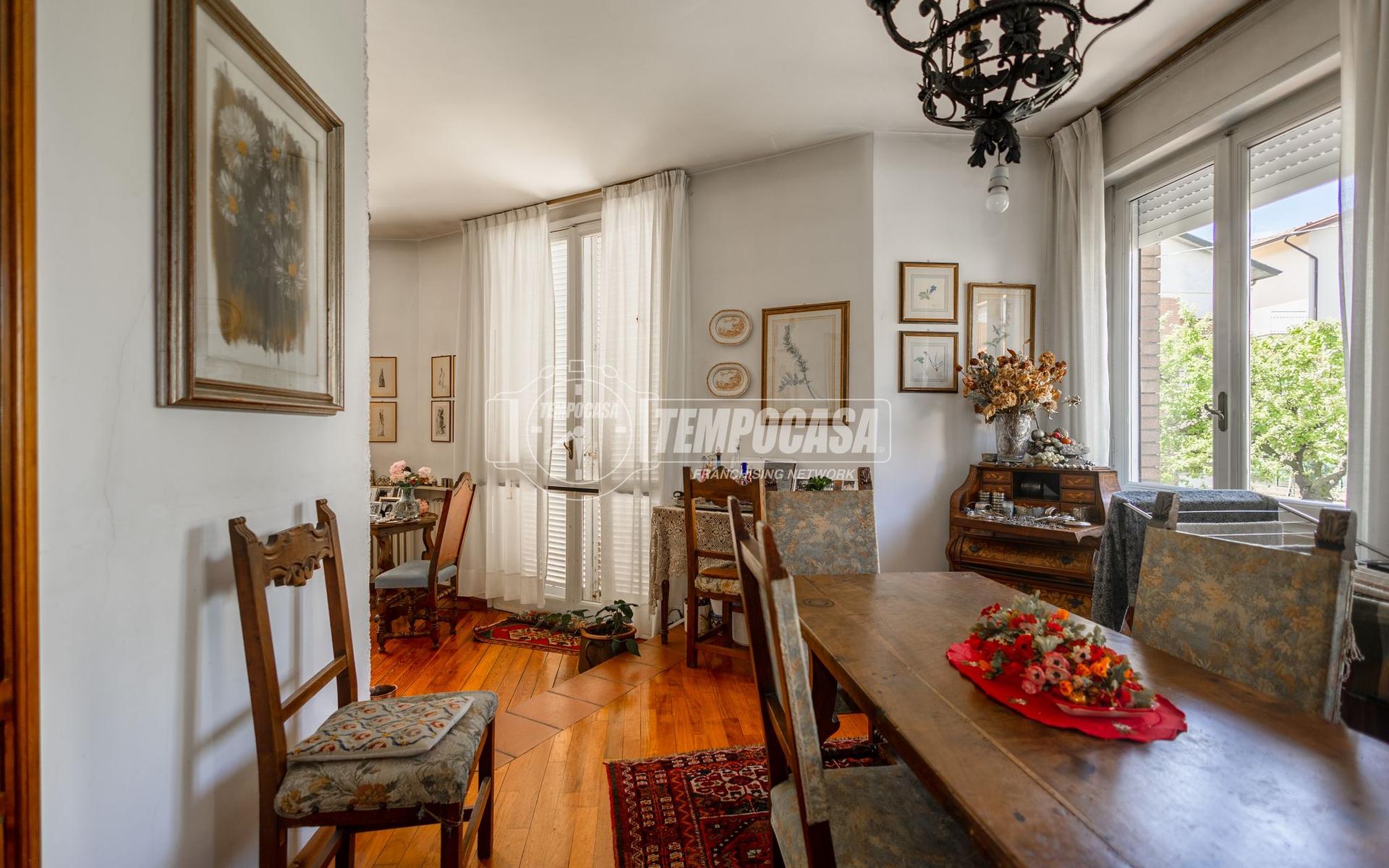 Casa indipendente in Via Ippolito Nievo, Reggio nell'Emilia