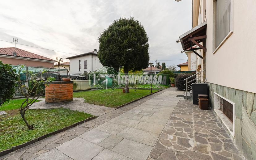 Trilocale in Via Belvedere 13, Bernareggio — foto 3 di 5