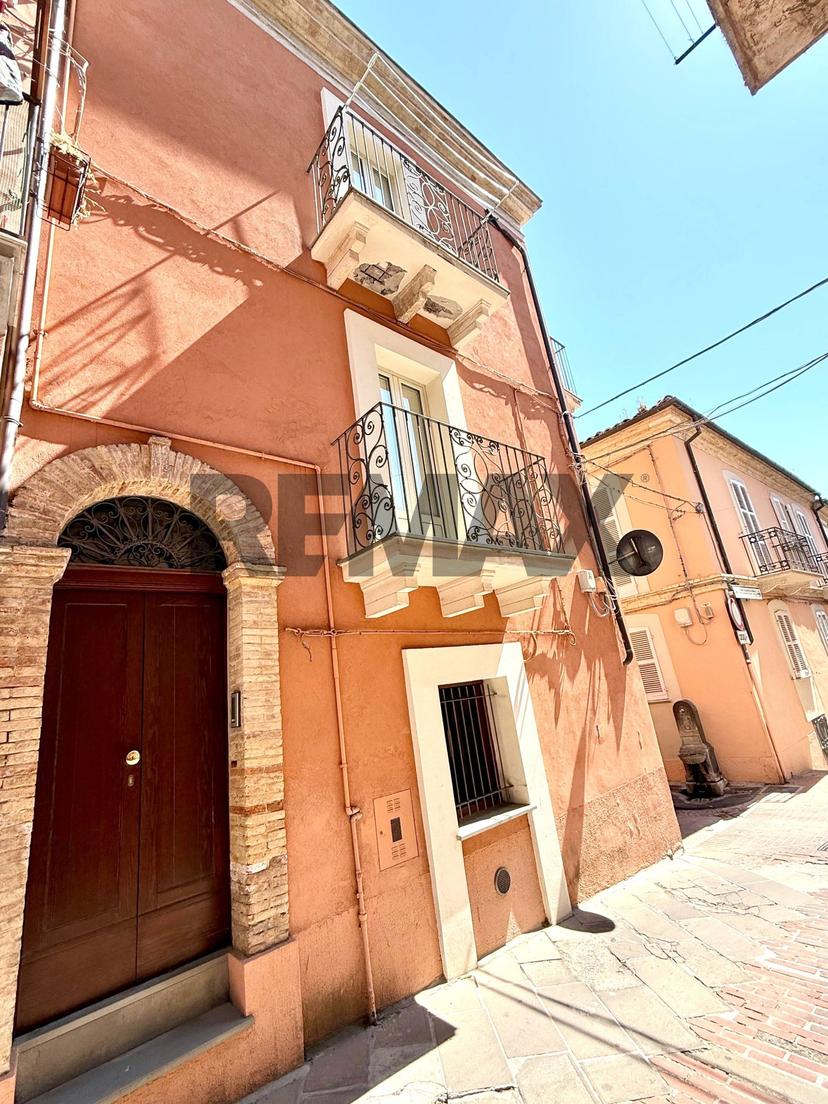Casa indipendente in Via Giuseppe Garibaldi 15/16, Lanciano — foto 2 di 5