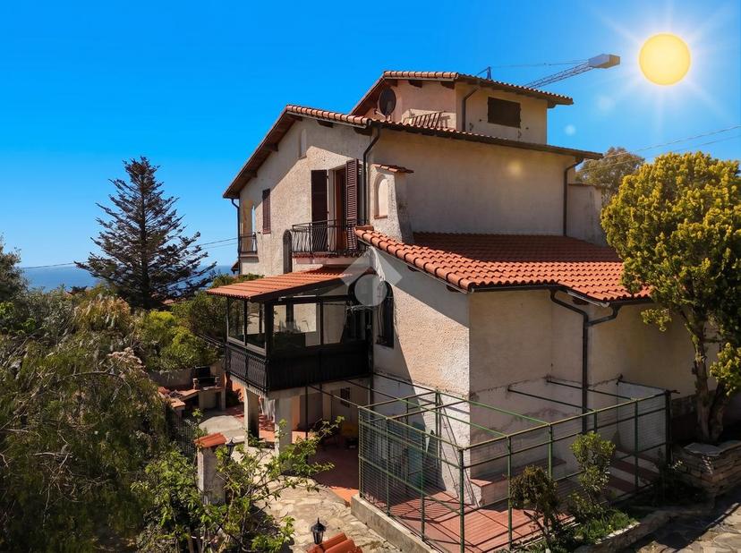 Villa in Via 2 Giugno 5, Cipressa — foto 2 di 5