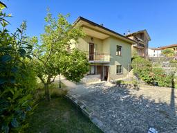 Villa in Via al Lago, 15, Varsi
