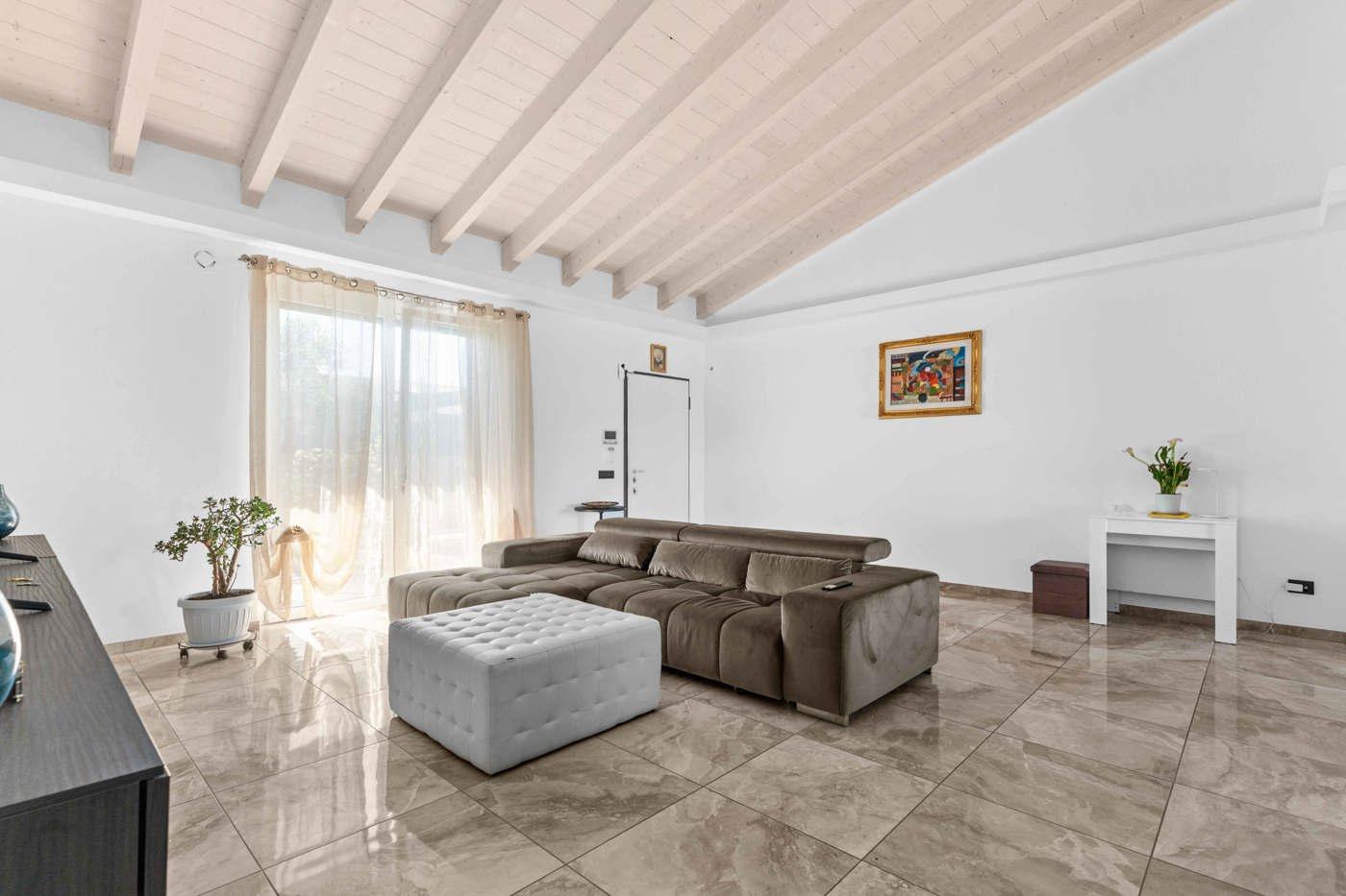 Villa in Via Maestri, Casorate Primo