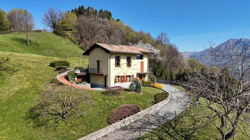 Villa in Via Prati di Valcava, Val Brembilla — foto 2 di 5