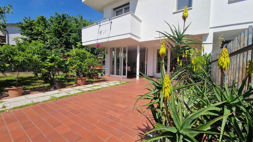 Villa bifamiliare in Via Kennedy, Este — foto 3 di 5