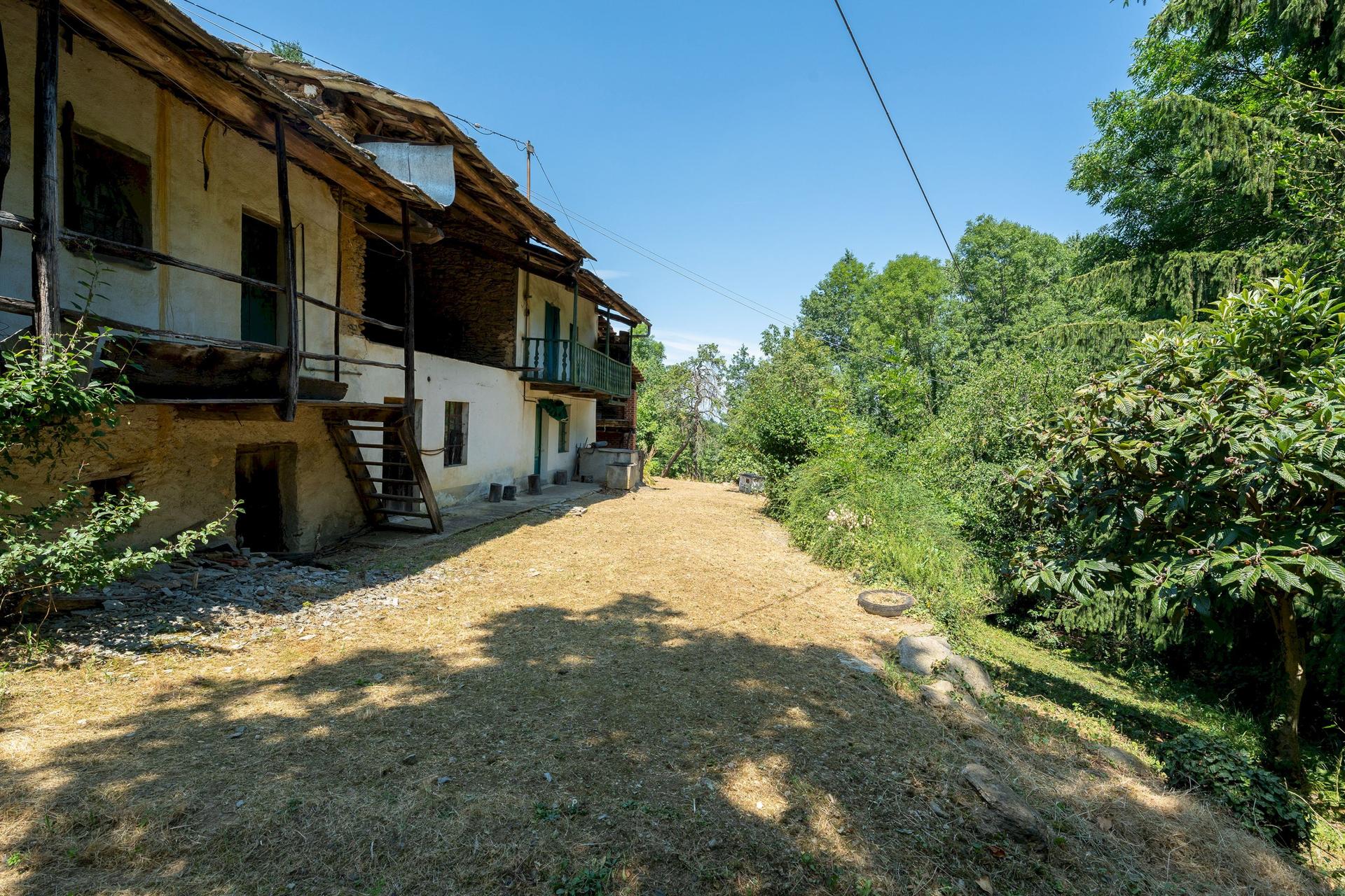 Casa indipendente in Via Garigo 37, Bagnolo Piemonte