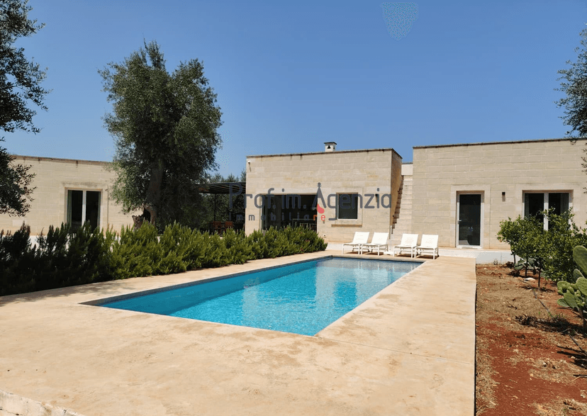 Villa, Carovigno