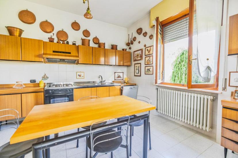 Villa in Via Ugo Foscolo 5, Mozzo — foto 3 di 5