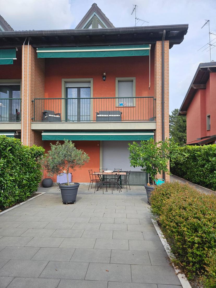 Villa in Via della Costituzione 275, Oleggio — foto 4 di 5