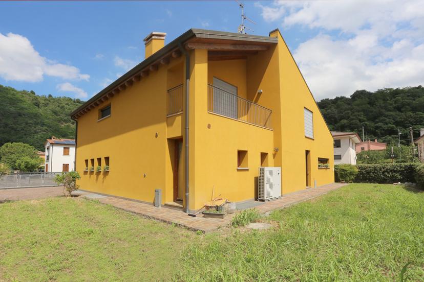 Casa indipendente in Via S.S. Pietro E Paolo, Vo'