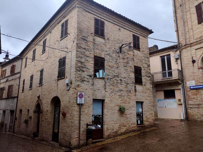 Casa indipendente in Via San Liberato, Loro Piceno — foto 2 di 5