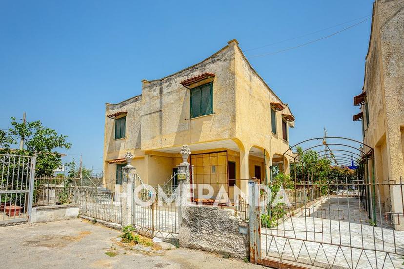 Villa unifamiliare in Via Ugo Foscolo, Castel Volturno — foto 3 di 5