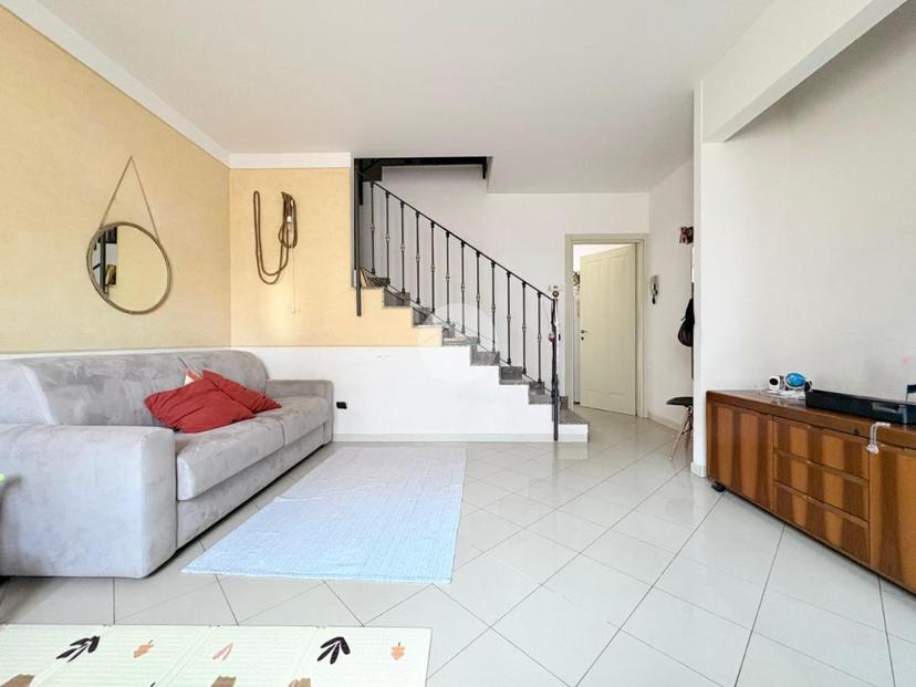 Casa indipendente in Via XX Settembre 1, Sesto ed Uniti