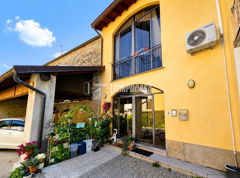 Trilocale in Piazza Giuseppe Mazzini 3/B, Capiago Intimiano — foto 4 di 5