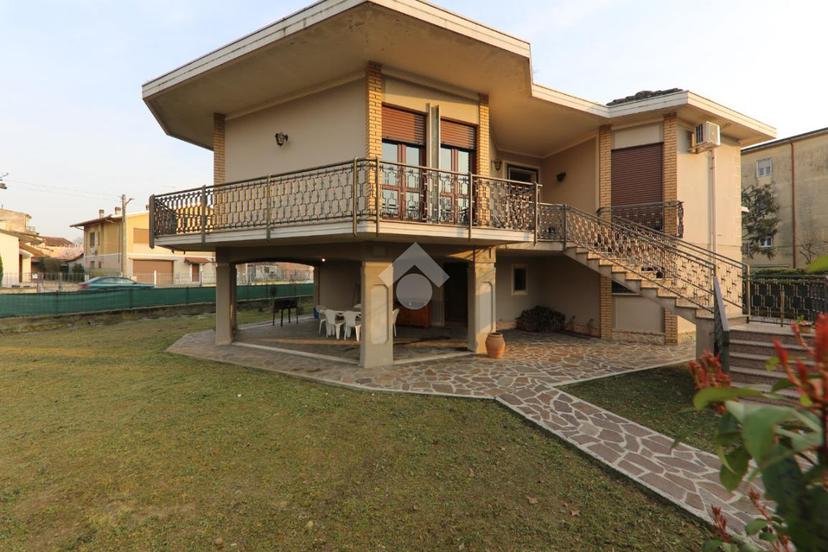 Villa in Via Unione Europea 22, Marmirolo — foto 3 di 5