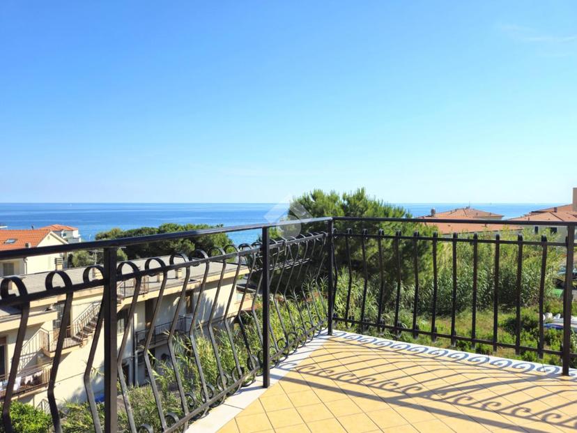 Trilocale in Strada Casai 3, Riva Ligure — foto 3 di 5
