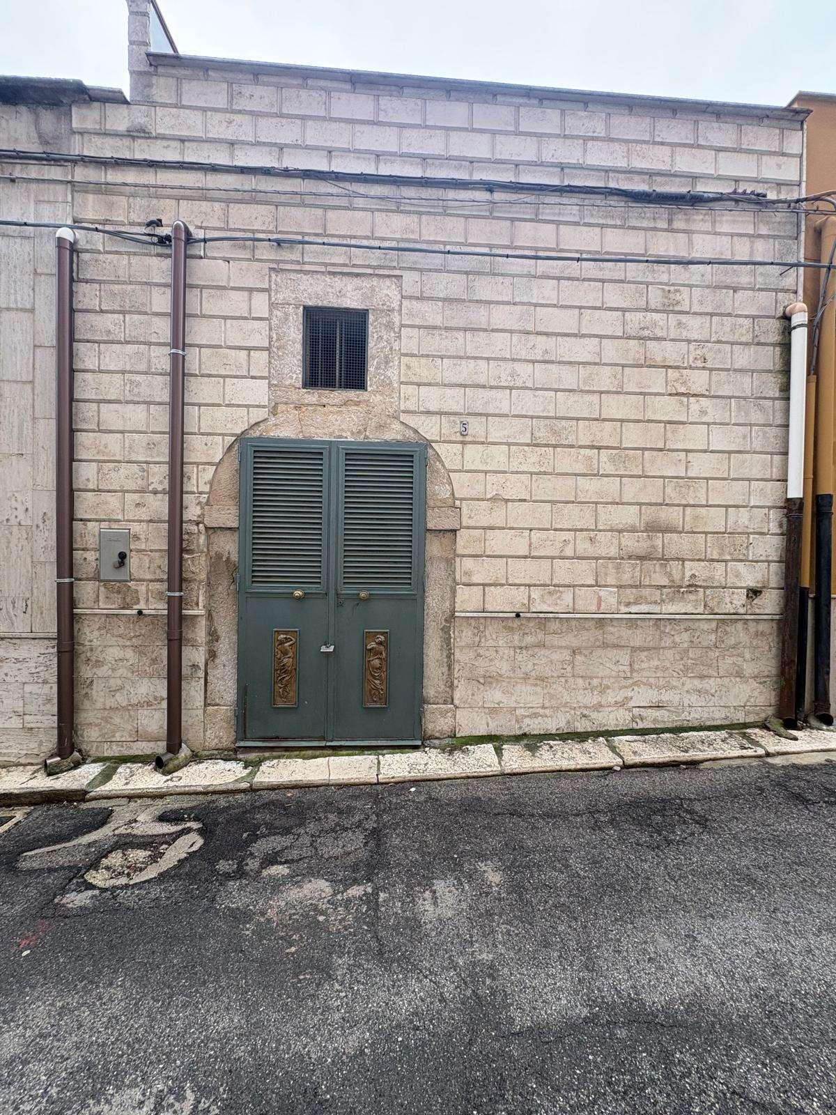 Monolocale, Canosa di Puglia
