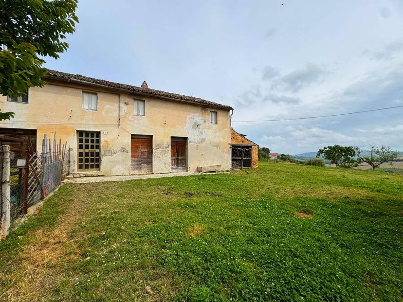 Rustico in Via Chiaro, Torre San Patrizio — foto 2 di 5
