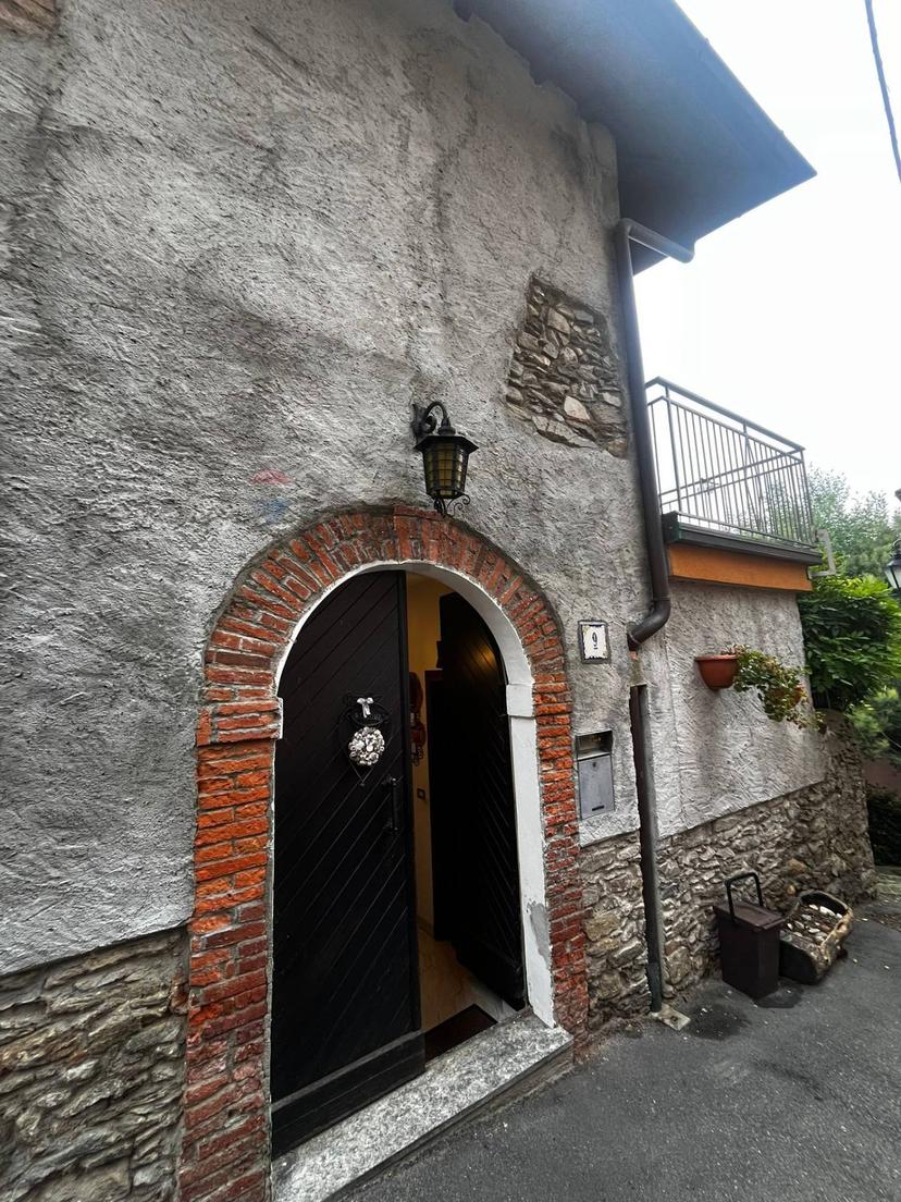 Casa indipendente, Montegrino Valtravaglia — foto 2 di 5
