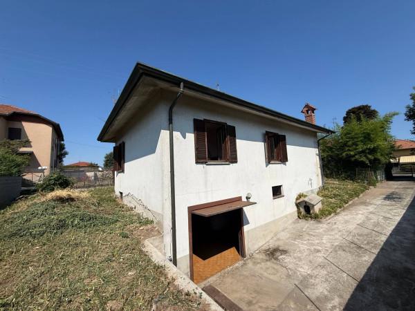 Villa in Via Papa Giovanni XXIII 9, Vertemate con Minoprio