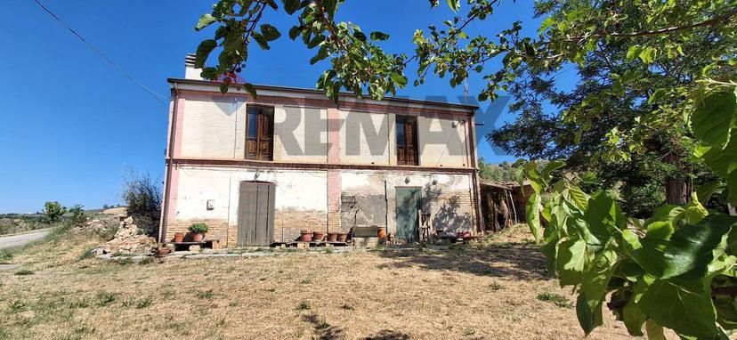 Casa indipendente in Contrada Rizzacorno 140, Lanciano — foto 2 di 5