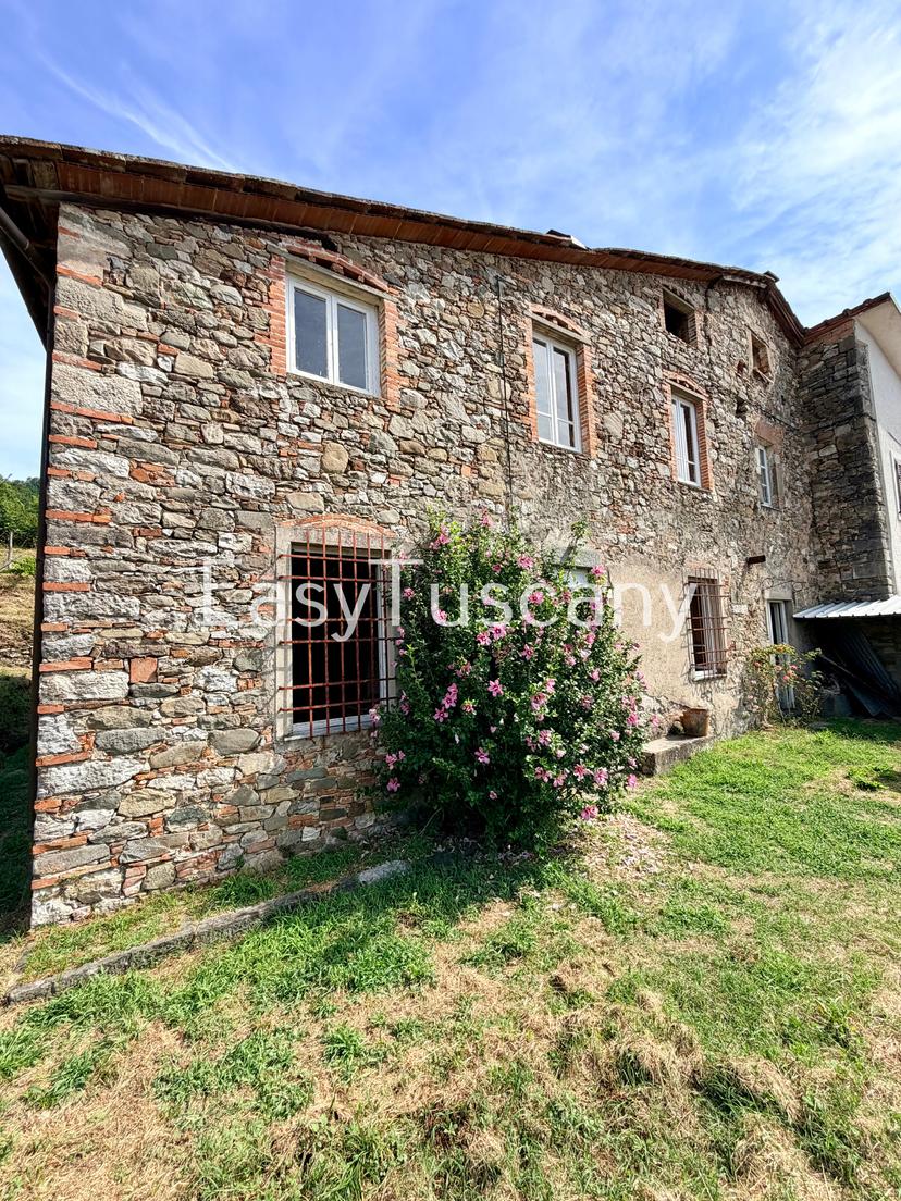 Villa a schiera in Strada Comunale di Valdottavo 5, Borgo a Mozzano