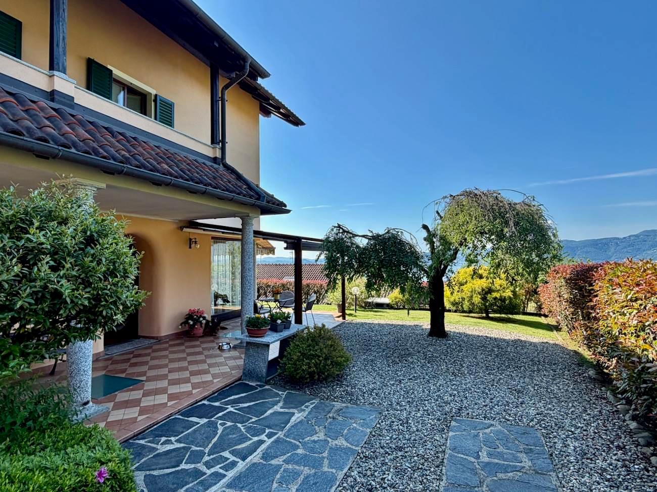 Villa bifamiliare in Via Reginetta Francioli, Verbania