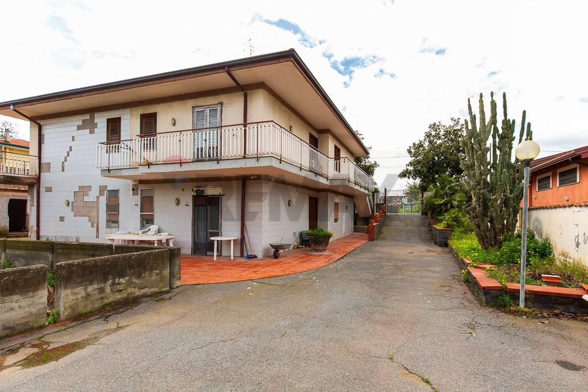 Villa in Via Cartesio 4, San Giovanni la Punta