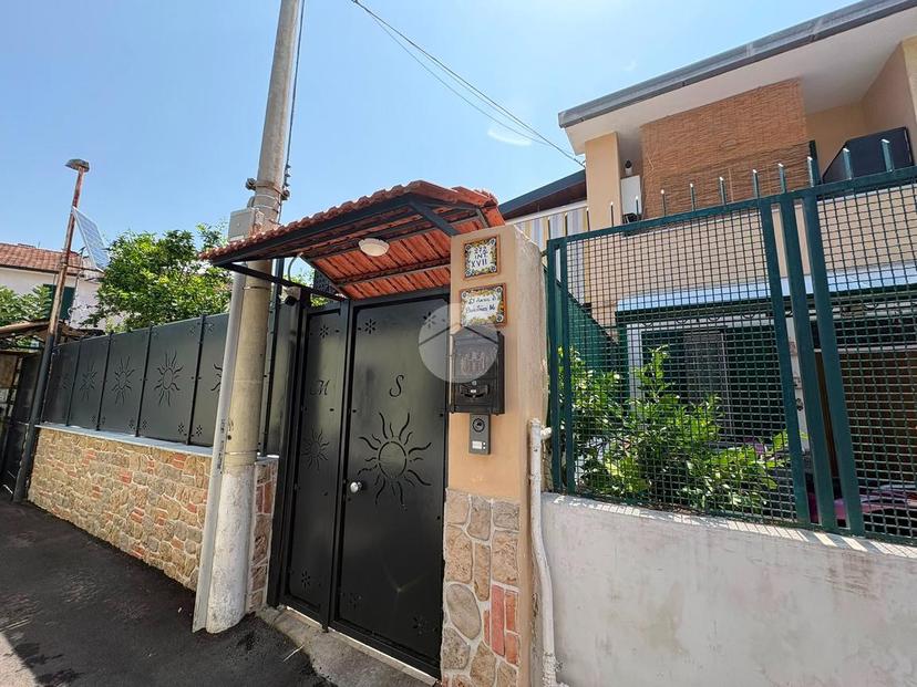 Casa indipendente in Via Giuseppe Cosenza 272, Castellammare di Stabia — foto 2 di 5
