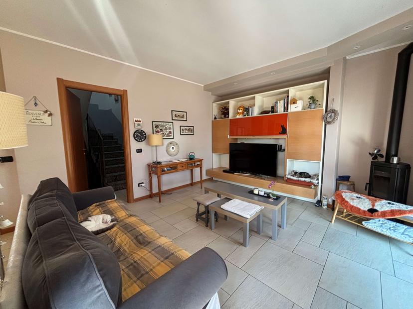 Villa bifamiliare in Via Stretta 27f, Borgomanero — foto 3 di 5