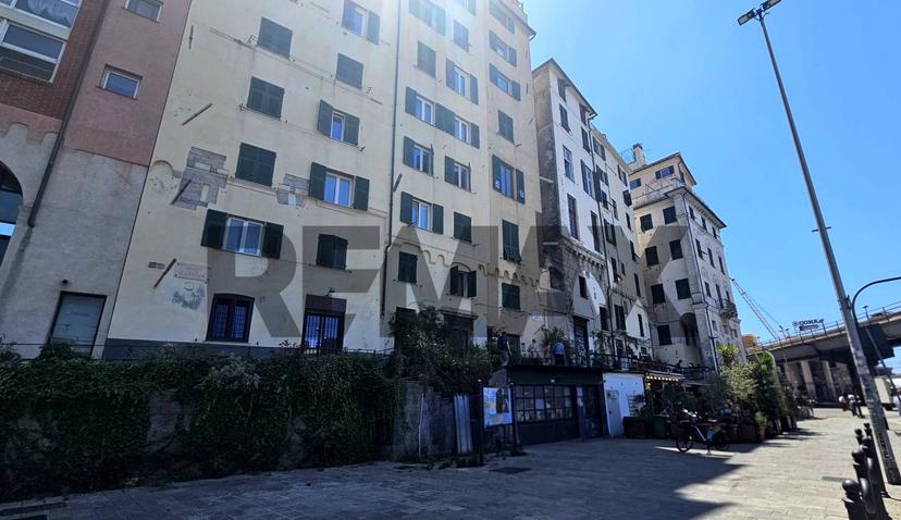 Bilocale, Genova