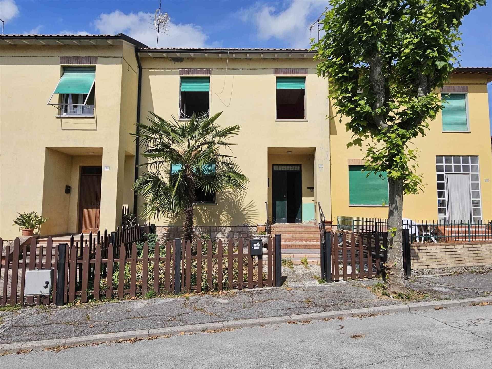 Villa a schiera, San Severino Marche