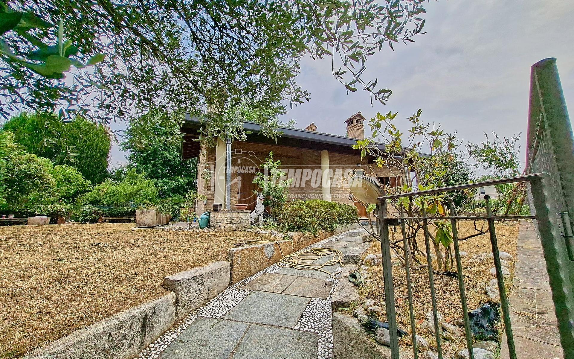 Villa in Via Valtellina 17, Fino Mornasco