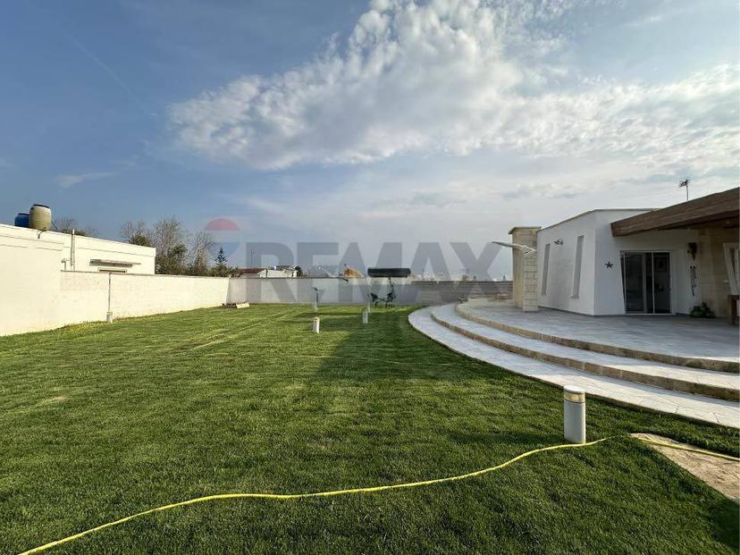 Villa in Viale Delfino Snc, Melendugno — foto 2 di 5