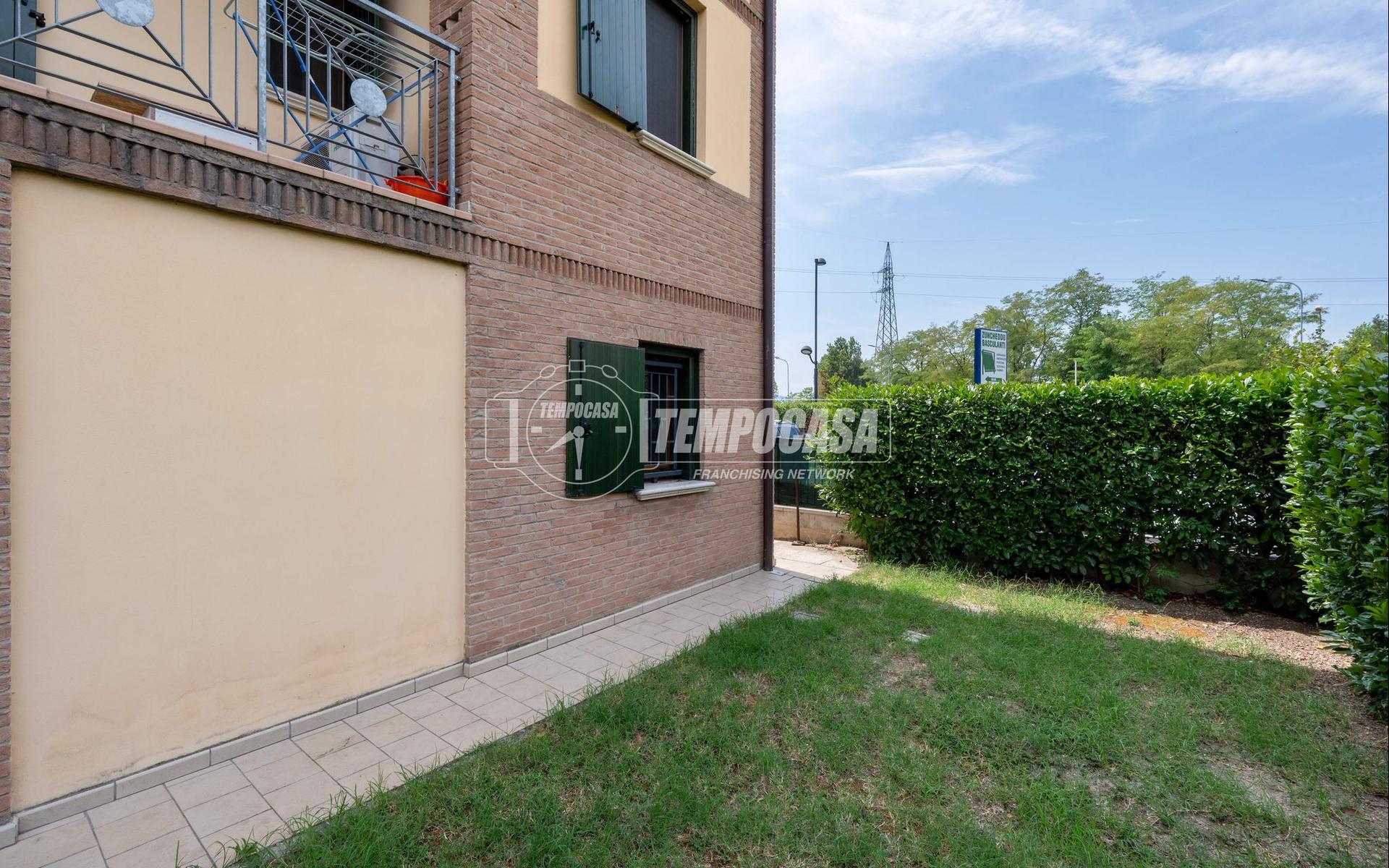 Villa a schiera in Via Martiri di Cervarolo, Reggio nell'Emilia