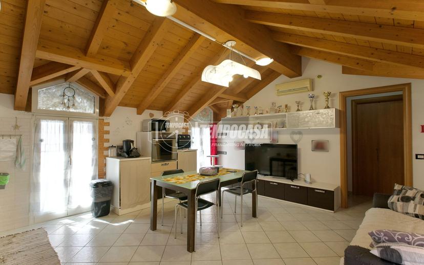 Villa a schiera in Via Ada Negri, Bollate — foto 3 di 5