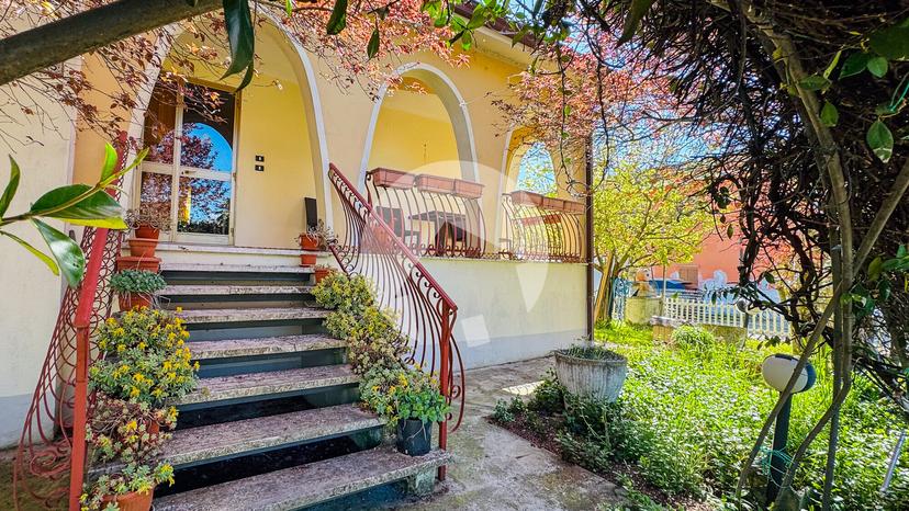 Villa unifamiliare in Via Giuseppe Mazzini, Cadelbosco di Sopra