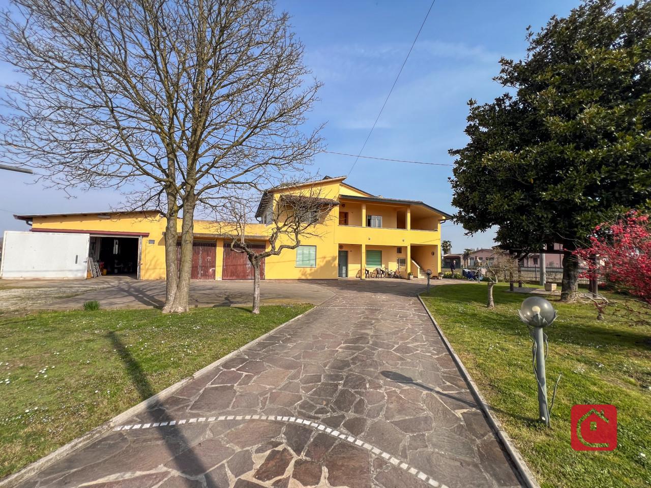 Villa in Via Giacomo Leopardi 38, Correzzola