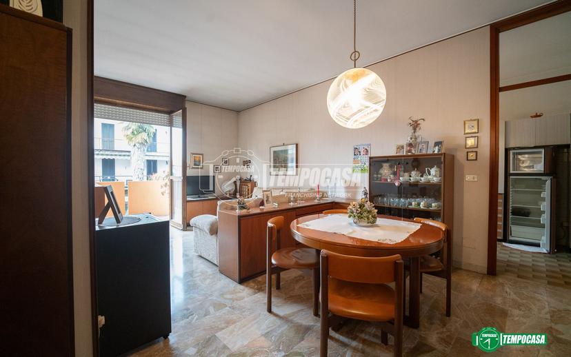 Trilocale in Via Cesare Battisti 17, Albiate