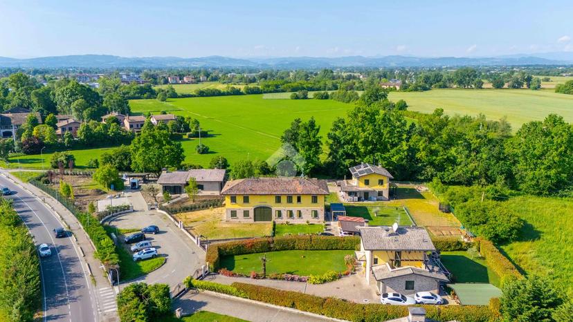Villa in Via Fratelli Bandiera 39, Reggio nell'Emilia — foto 2 di 5