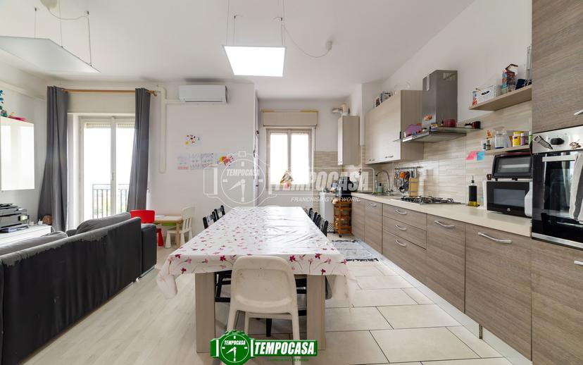 Trilocale in Via Alcide De Gasperi 3, Cavenago di Brianza — foto 4 di 5